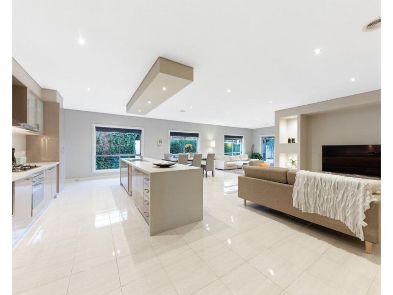 15 Tarago Terrace, Taylors Hill VIC 3037