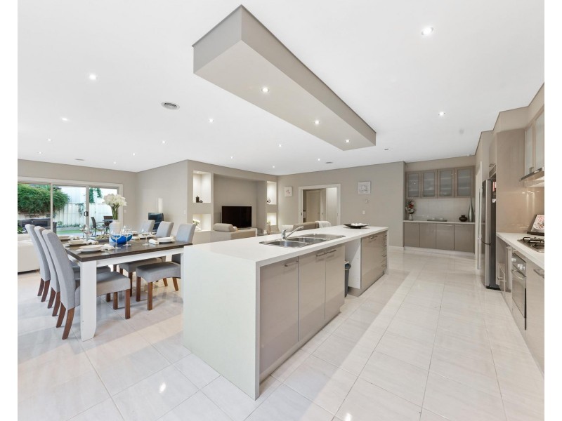 15 Tarago Terrace, Taylors Hill VIC 3037