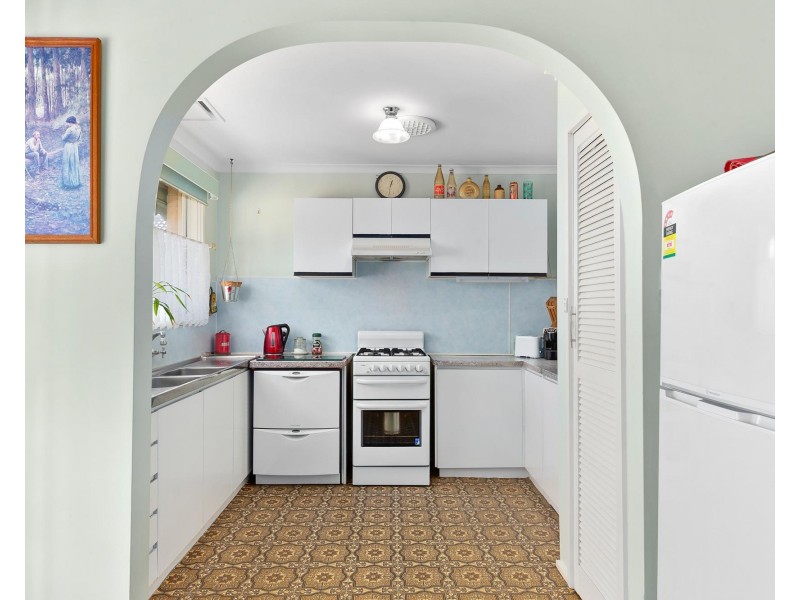 13 Charlbury Grove, St Albans VIC 3021