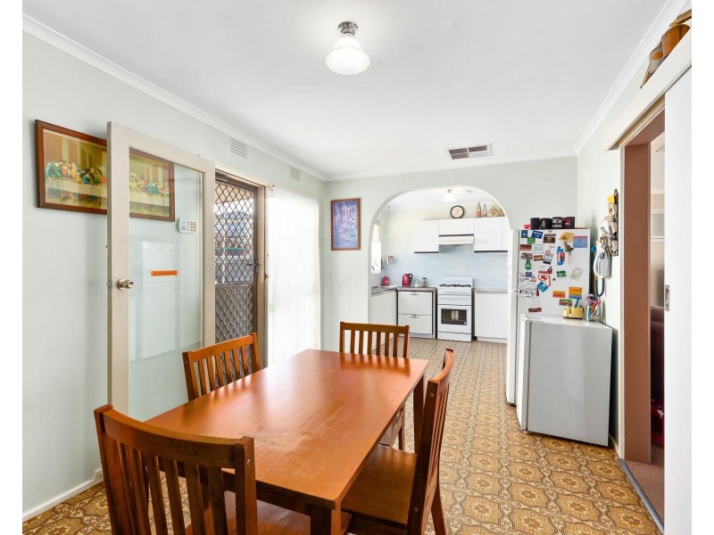 13 Charlbury Grove, St Albans VIC 3021