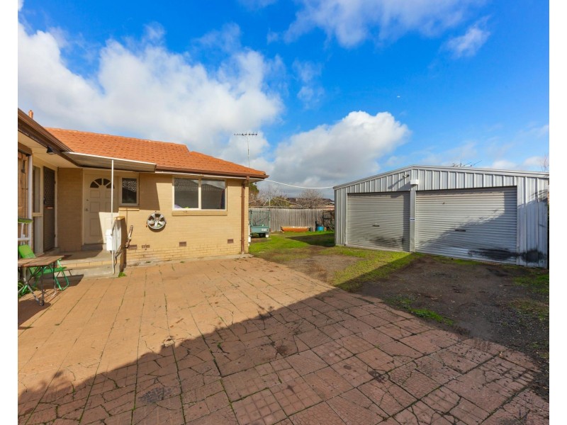 13 Charlbury Grove, St Albans VIC 3021