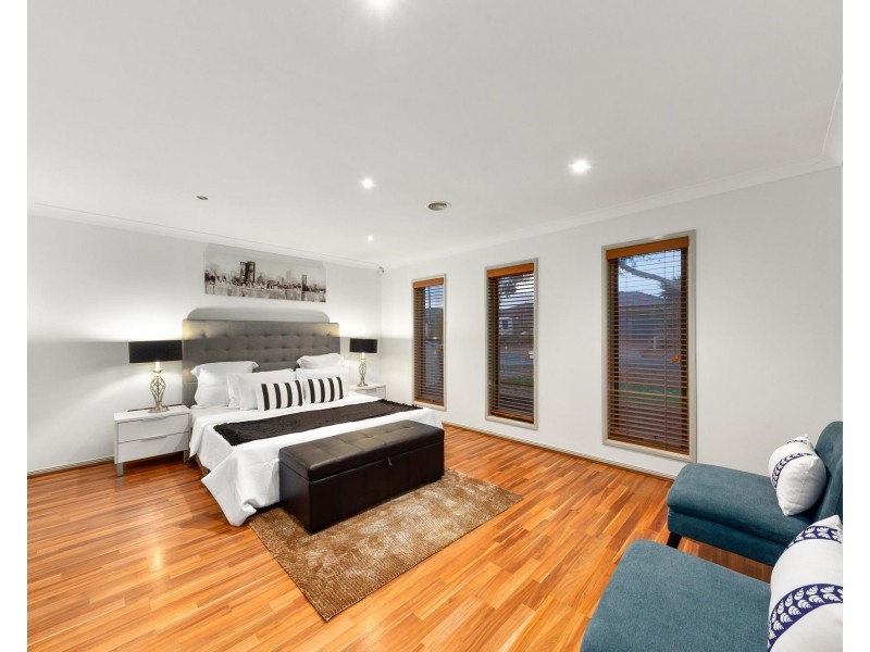 18 Bowman Court, Taylors Hill VIC 3037