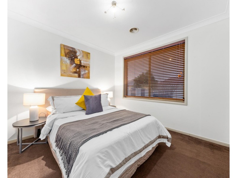 18 Bowman Court, Taylors Hill VIC 3037