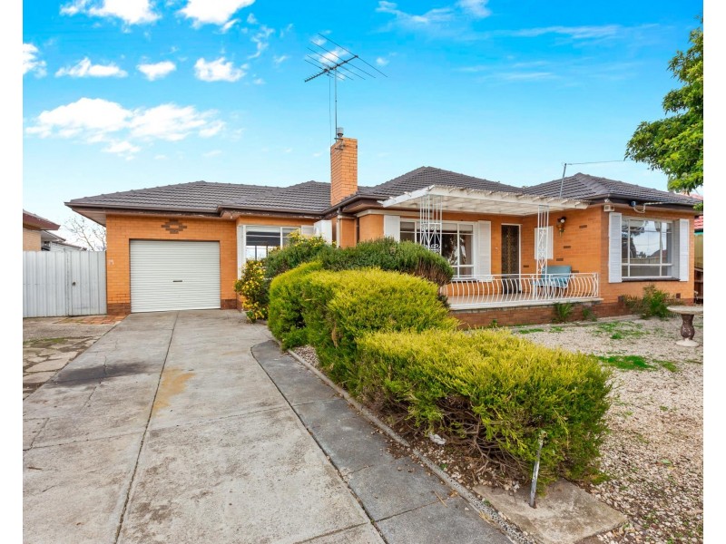 4 Stradbroke Drive, St Albans VIC 3021
