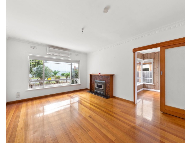 4 Stradbroke Drive, St Albans VIC 3021