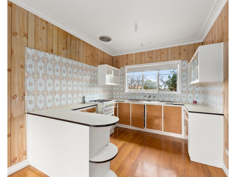 4 Stradbroke Drive, St Albans VIC 3021