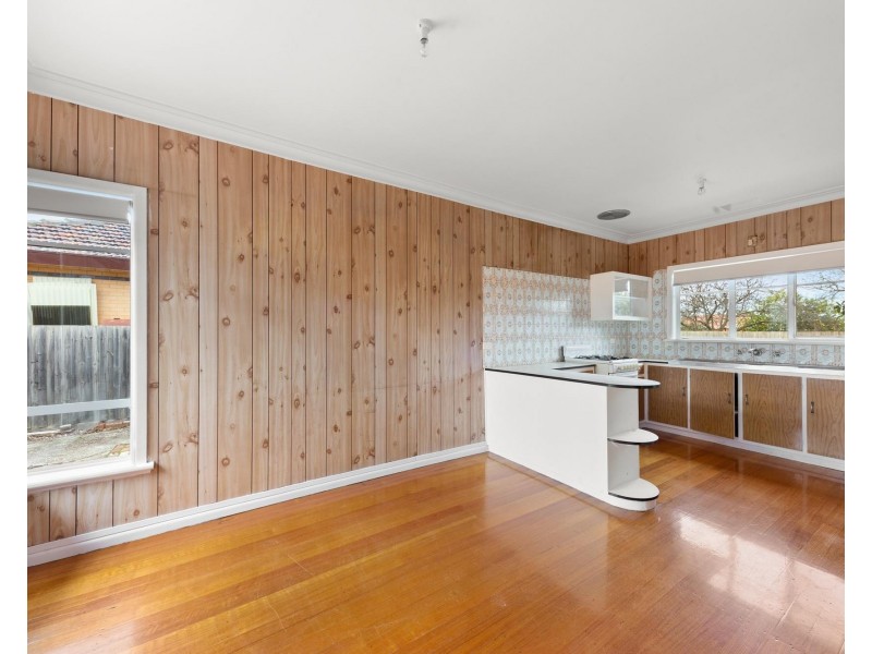 4 Stradbroke Drive, St Albans VIC 3021