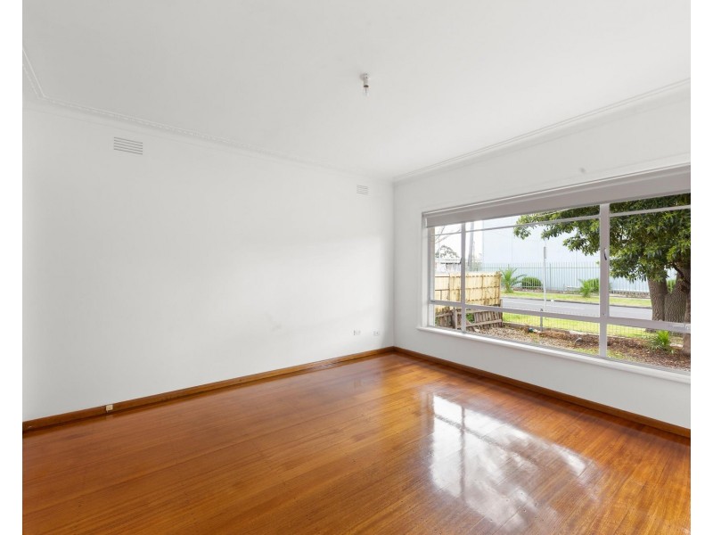 4 Stradbroke Drive, St Albans VIC 3021