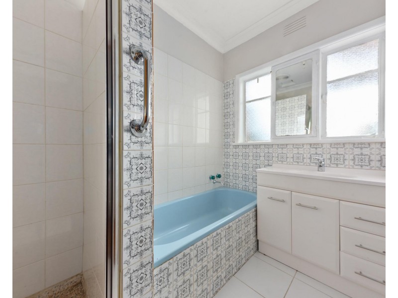 4 Stradbroke Drive, St Albans VIC 3021