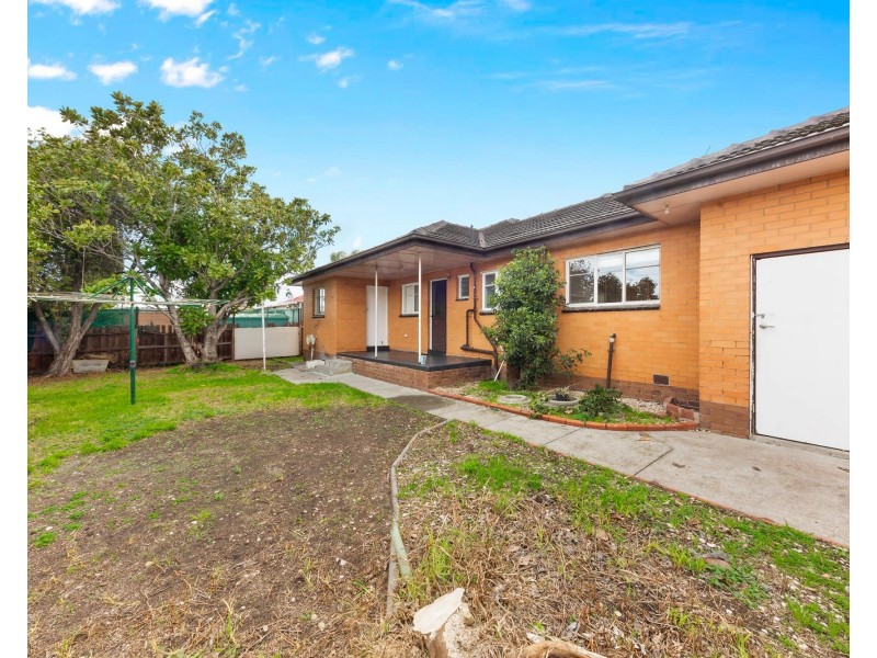 4 Stradbroke Drive, St Albans VIC 3021