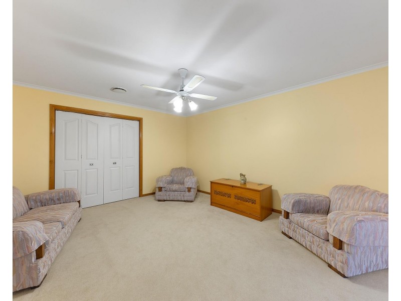 3 Landau Court, Taylors Lakes VIC 3038