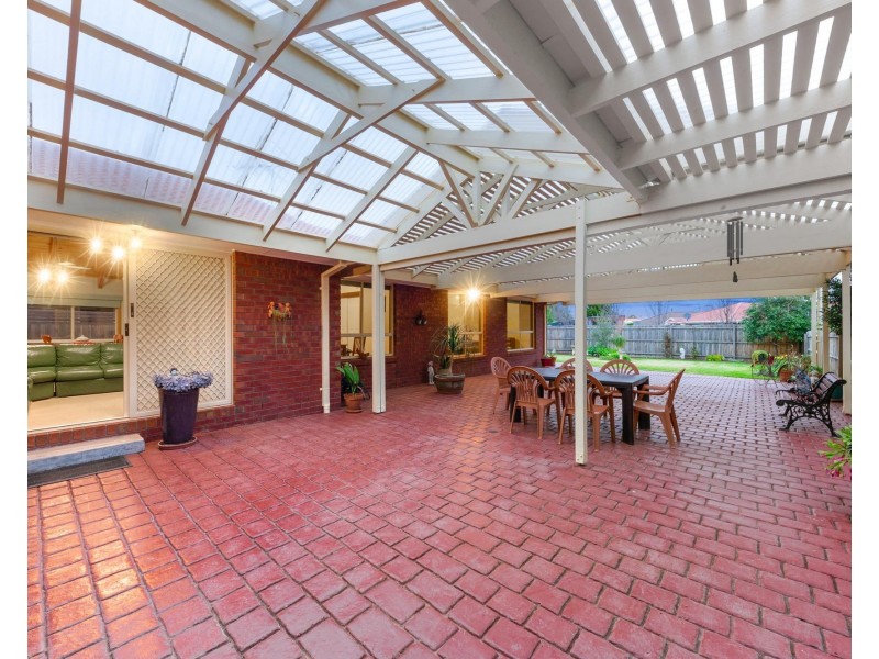 3 Landau Court, Taylors Lakes VIC 3038