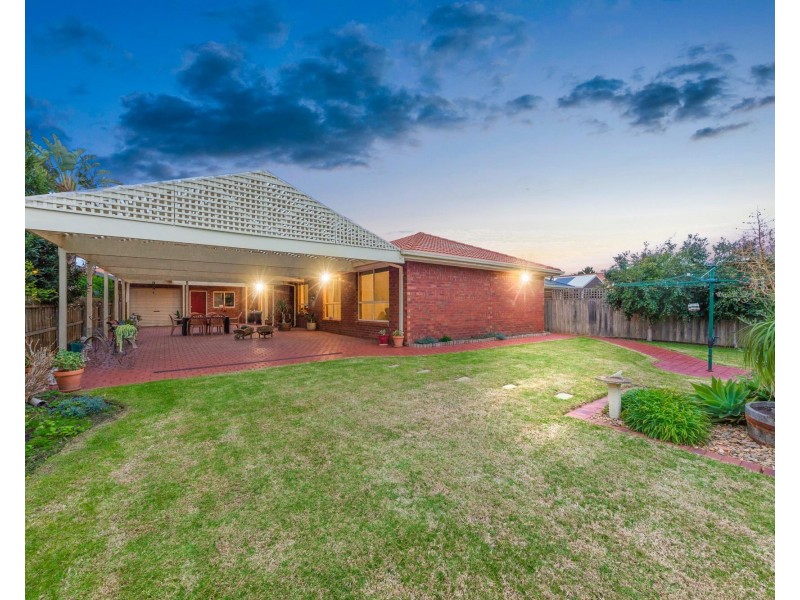 3 Landau Court, Taylors Lakes VIC 3038