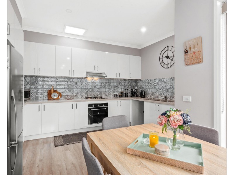 2/132 Kings Road, St Albans VIC 3021