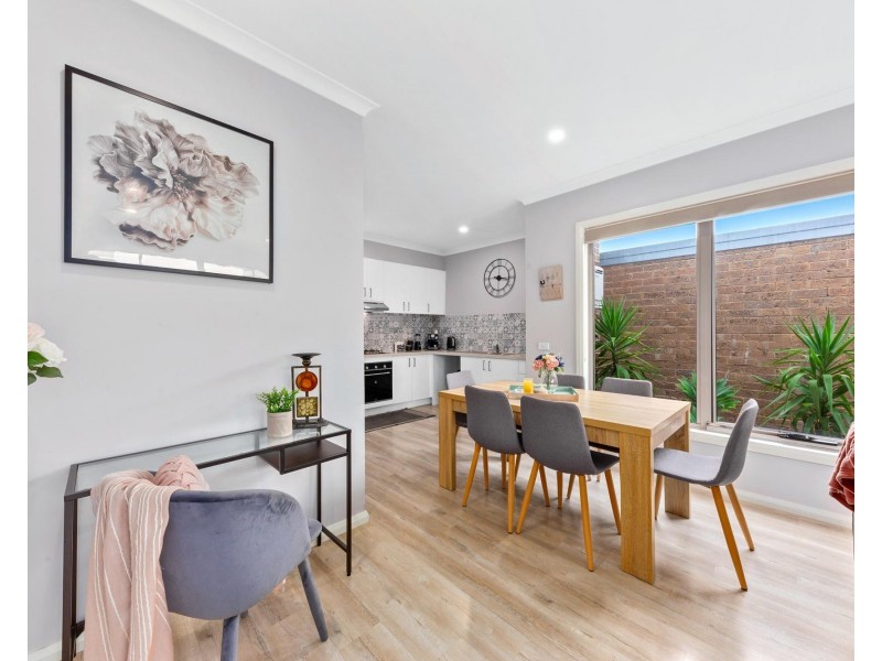 2/132 Kings Road, St Albans VIC 3021