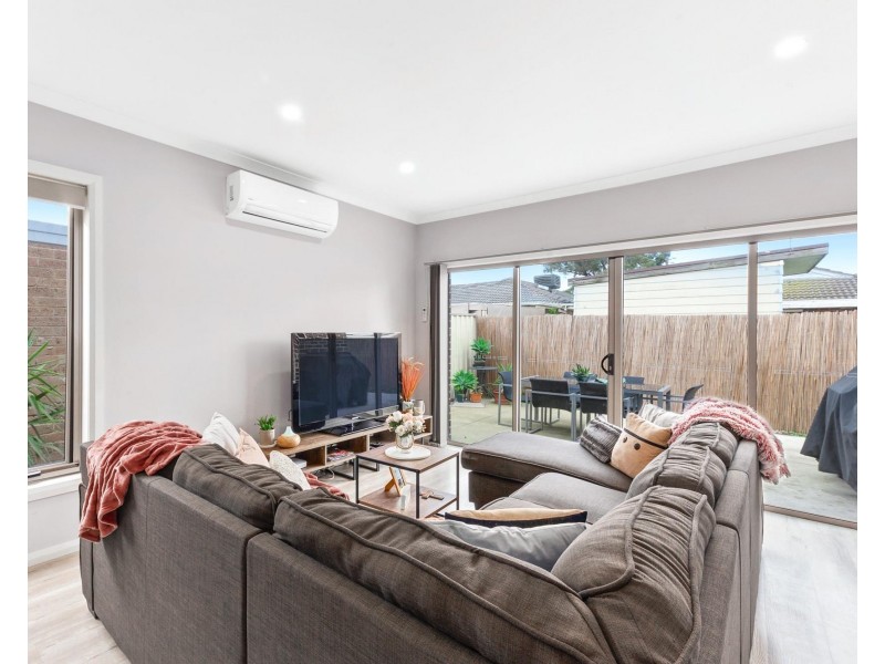 2/132 Kings Road, St Albans VIC 3021