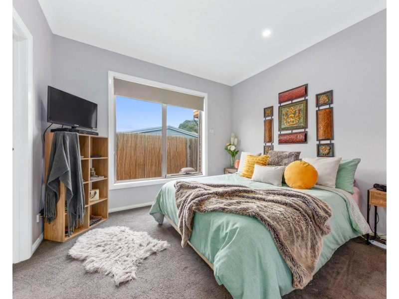 2/132 Kings Road, St Albans VIC 3021