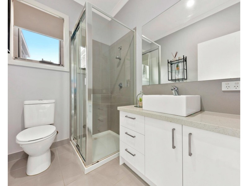 2/132 Kings Road, St Albans VIC 3021