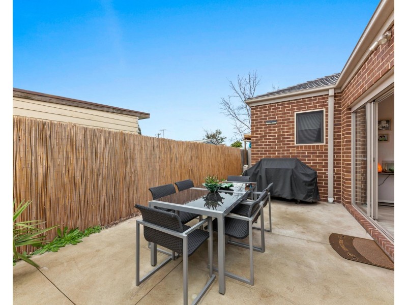2/132 Kings Road, St Albans VIC 3021