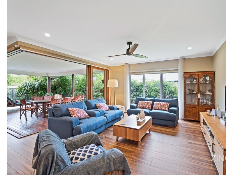 4 Smoke Bush Drive, Noosa Heads QLD 4567