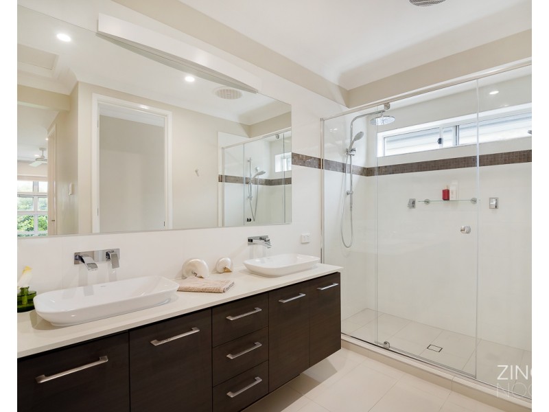 4 Smoke Bush Drive, Noosa Heads QLD 4567