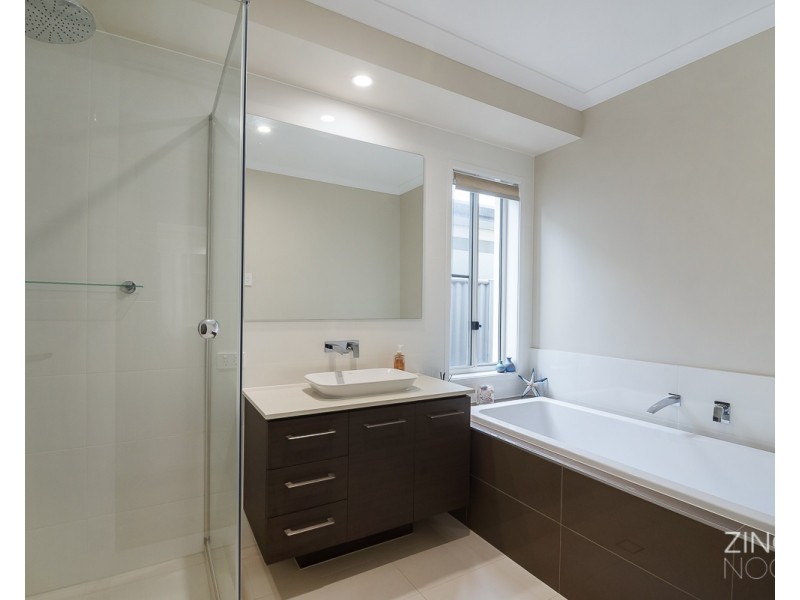 4 Smoke Bush Drive, Noosa Heads QLD 4567