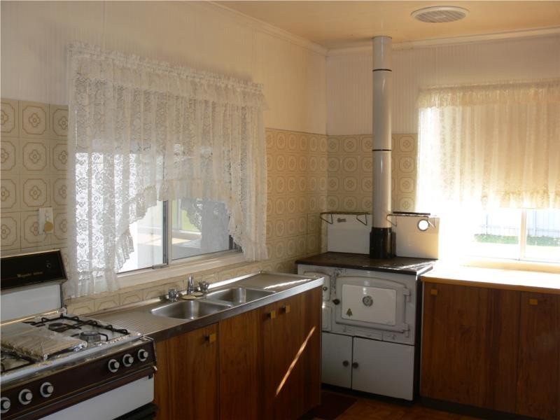 33 Amosfield Road, Stanthorpe QLD 4380