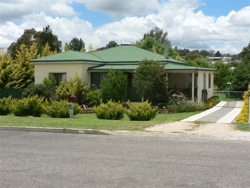 27 Denham Street, Stanthorpe QLD 4380