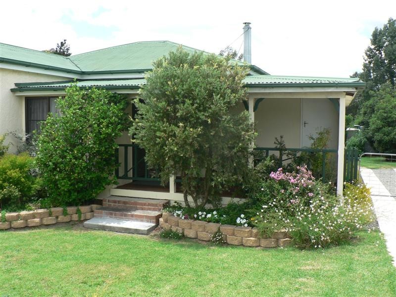 27 Denham Street, Stanthorpe QLD 4380