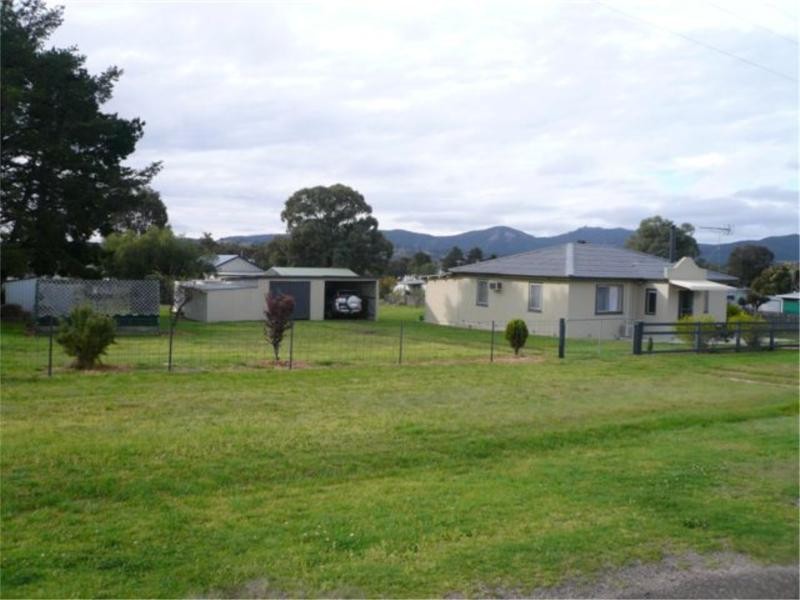 68 Rayleigh Street, Wallangarra QLD 4383