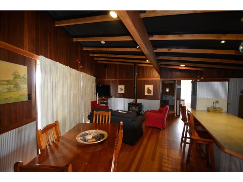 26172 New England Highway, Stanthorpe QLD 4380