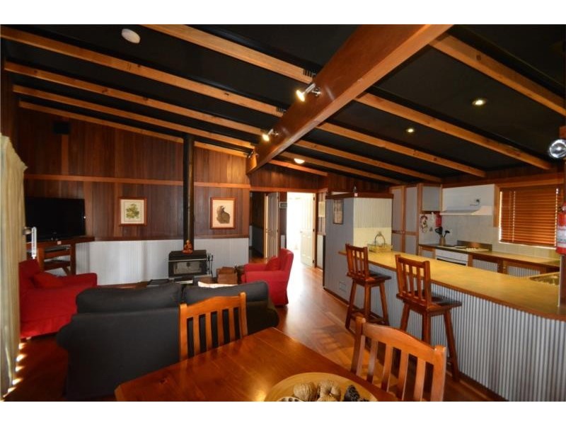 26172 New England Highway, Stanthorpe QLD 4380