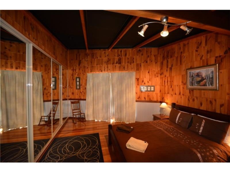 26172 New England Highway, Stanthorpe QLD 4380