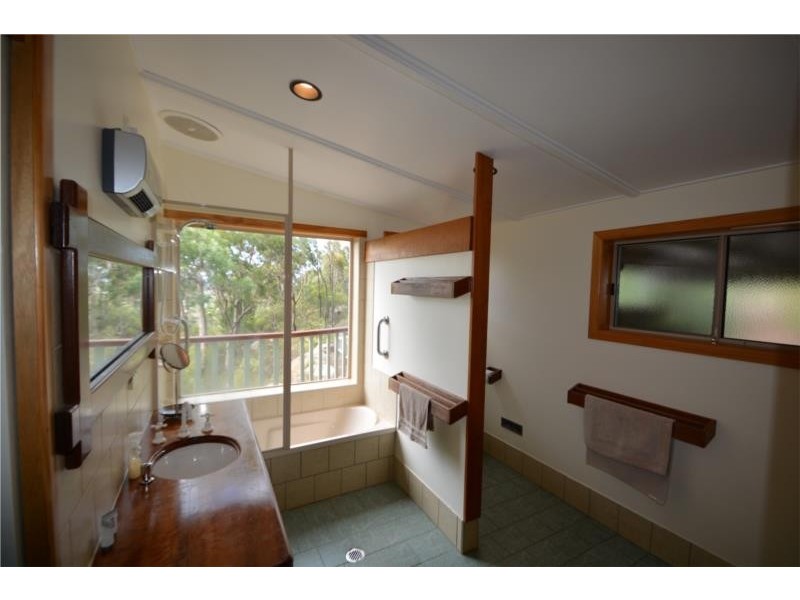 26172 New England Highway, Stanthorpe QLD 4380