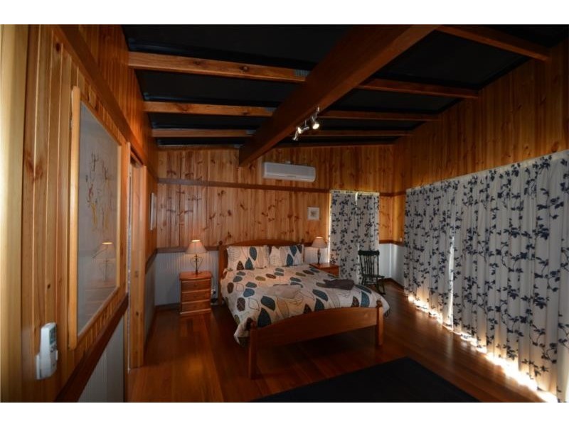 26172 New England Highway, Stanthorpe QLD 4380