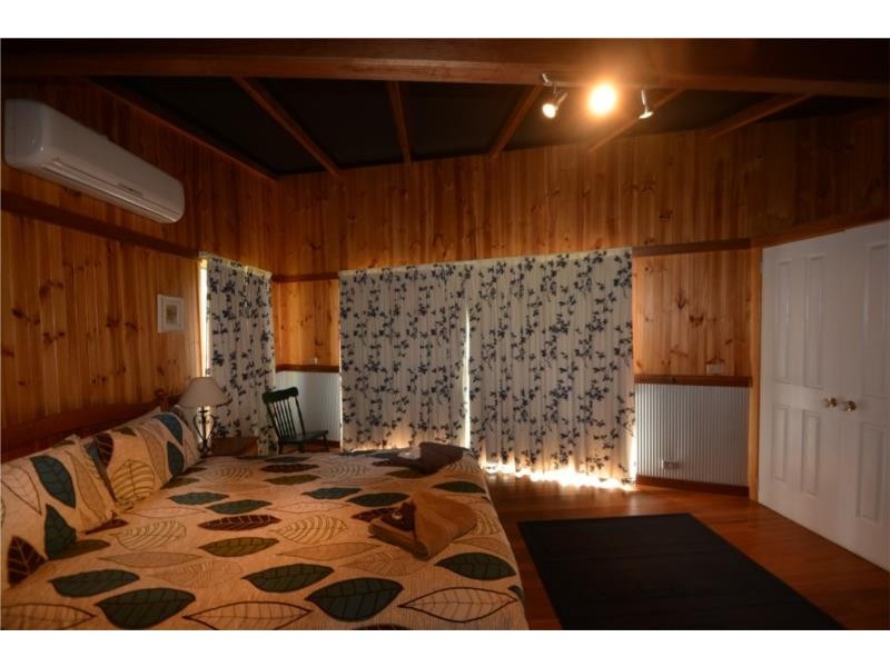 26172 New England Highway, Stanthorpe QLD 4380