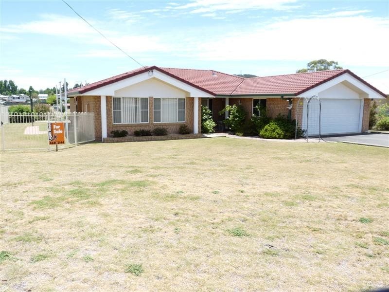8 Leslie Parade, Stanthorpe QLD 4380