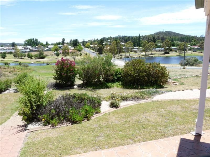 8 Leslie Parade, Stanthorpe QLD 4380