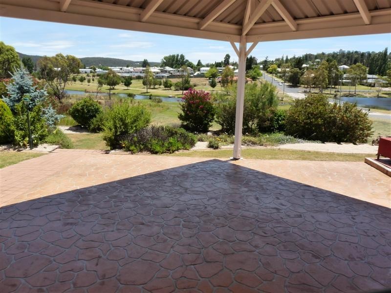 8 Leslie Parade, Stanthorpe QLD 4380