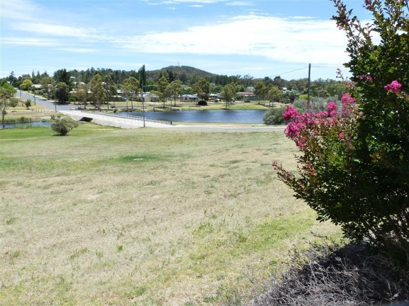 8 Leslie Parade, Stanthorpe QLD 4380