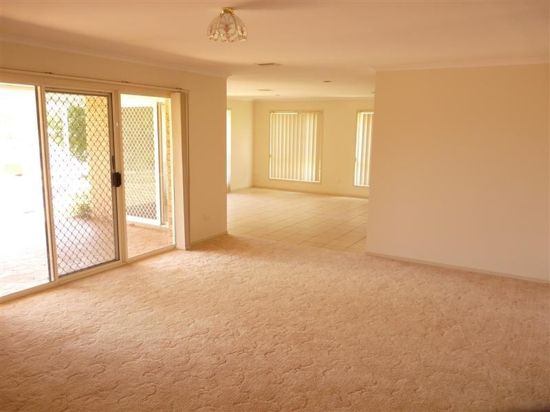 8 Leslie Parade, Stanthorpe QLD 4380