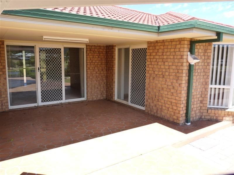 8 Leslie Parade, Stanthorpe QLD 4380