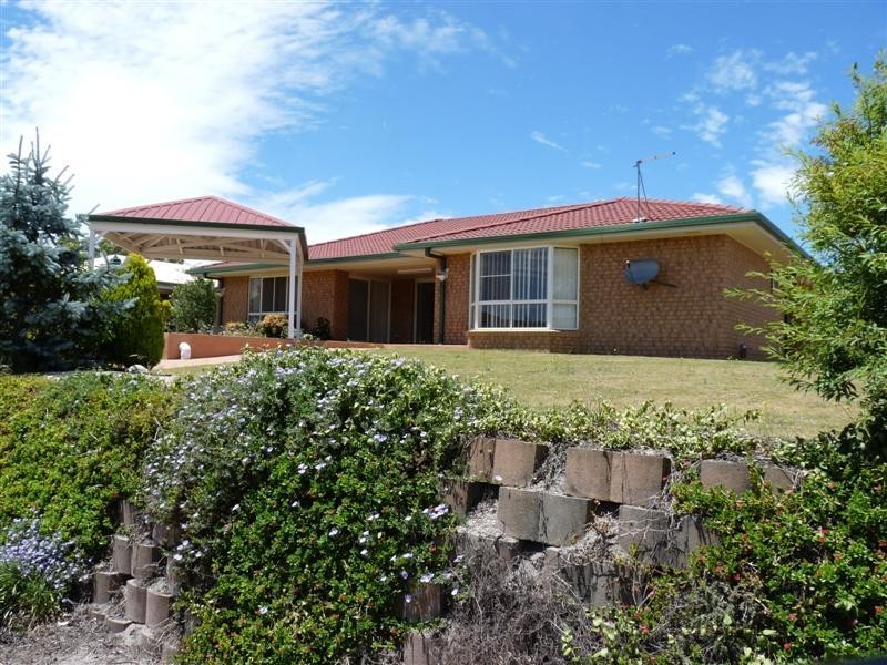 8 Leslie Parade, Stanthorpe QLD 4380
