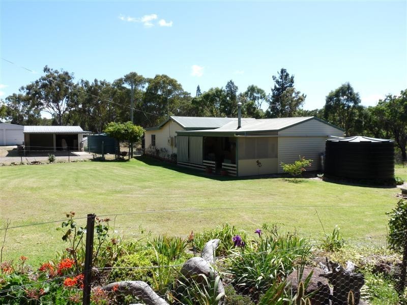 728 Mt Hutton Road, Nundubbermere via, Stanthorpe QLD 4380
