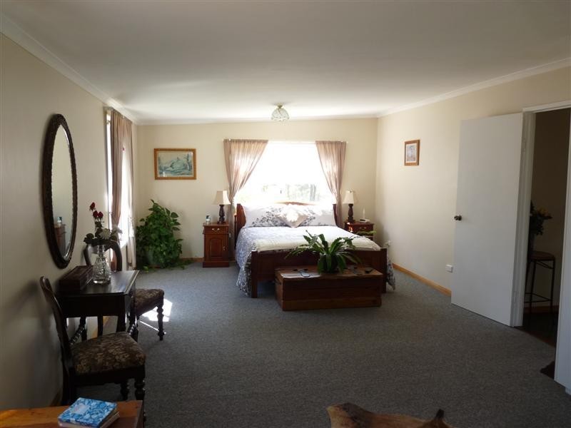 728 Mt Hutton Road, Nundubbermere via, Stanthorpe QLD 4380