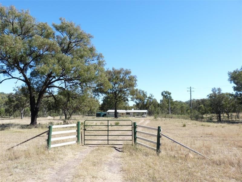 728 Mt Hutton Road, Nundubbermere via, Stanthorpe QLD 4380