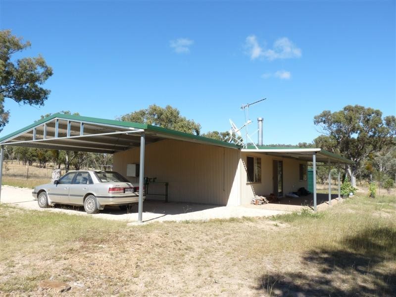 728 Mt Hutton Road, Nundubbermere via, Stanthorpe QLD 4380