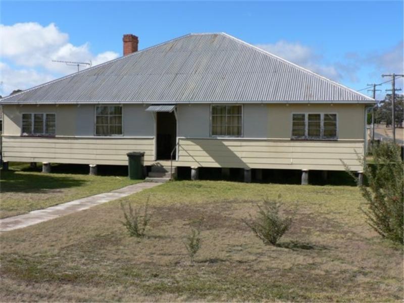 40 Duke St, Jennings, Wallangarra QLD 4383