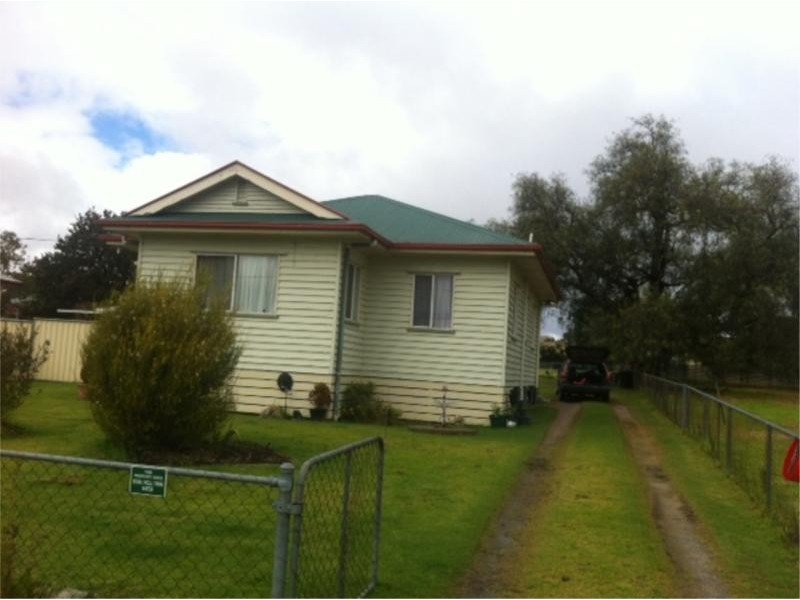 27  Barawell Street, Wallangarra QLD 4383