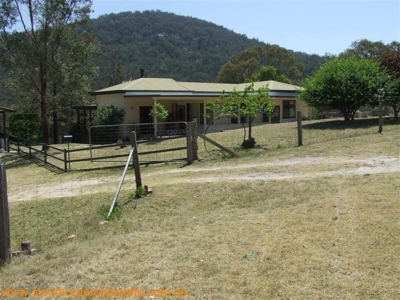 208 Watters Road, Ballandean via, Stanthorpe QLD 4380